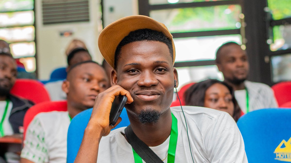 Clore la série de communications avec énergie, c’est ce qu’a fait Anas Seko. Son message : utiliser les réseaux sociaux pour amplifier son action environnementale et construire un vrai mouvement citoyen.
<a href="/anas_seko229/">Anas Seko 🌍 🇧🇯</a> 

#LCOY20Benin #RecapJour3 #YouthVoices #JeunessePourLeClimat