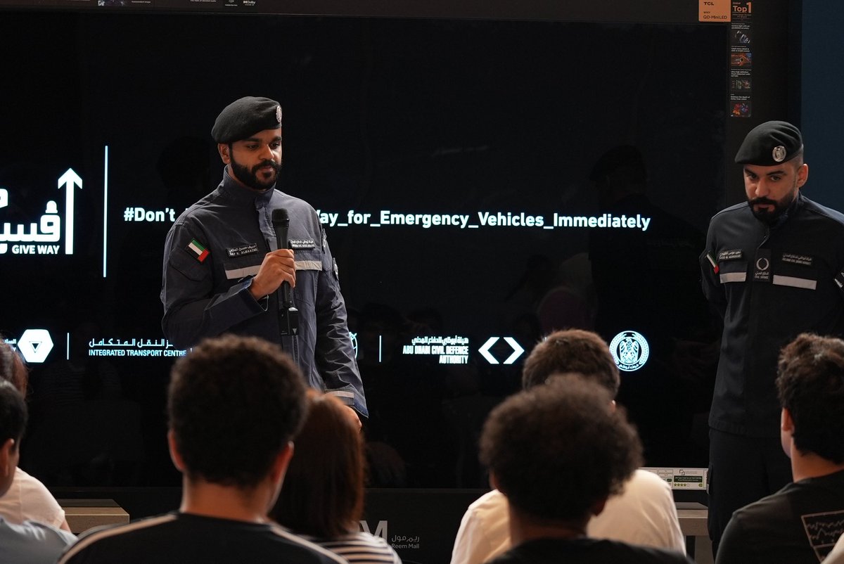 givewayad's tweet photo. اللحظات الصغيرة لا تُرى في التقارير وإنما تسكن الصور.
هذه بعض اللقطات التي وثّقت تفاعل الناس، أسئلتهم، ابتساماتهم، وصدقهم في فهم الرسالة.
في فعالية "لا تتردد، افسح الطريق لمركبات الطوارئ فورًا" في ريم مول، لم يكن الجمهور مجرد متلقٍّ، لرسالة الجهات المشاركة بل كان شريكًا واعيًا

The small moments don’t appear in reports, but they live in photos.
Here are some snapshots that captured people’s interactions, their questions, their smiles, and their genuine understanding of the message.

At the “Don’t Hesitate, Give Way to Emergency Vehicles Immediately” event in Reem Mall, the audience was not just a passive recipient of the participating entities’ message, but an aware and engaged partner.