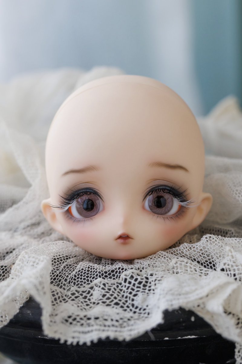 momiji_tk's tweet image. ドールショウの『araignee』　メイク確認用に撮った写真なのでお洋服は仮です。目尻にホワイトアイラッシュ、アイシャドウはきらきら光る蜘蛛の糸をイメージしたシルバー。写真だと伝わらない…ので是非当日実物ご覧いただきたいです🕸️

#harmoniabloom
#ハルモニアブルーム