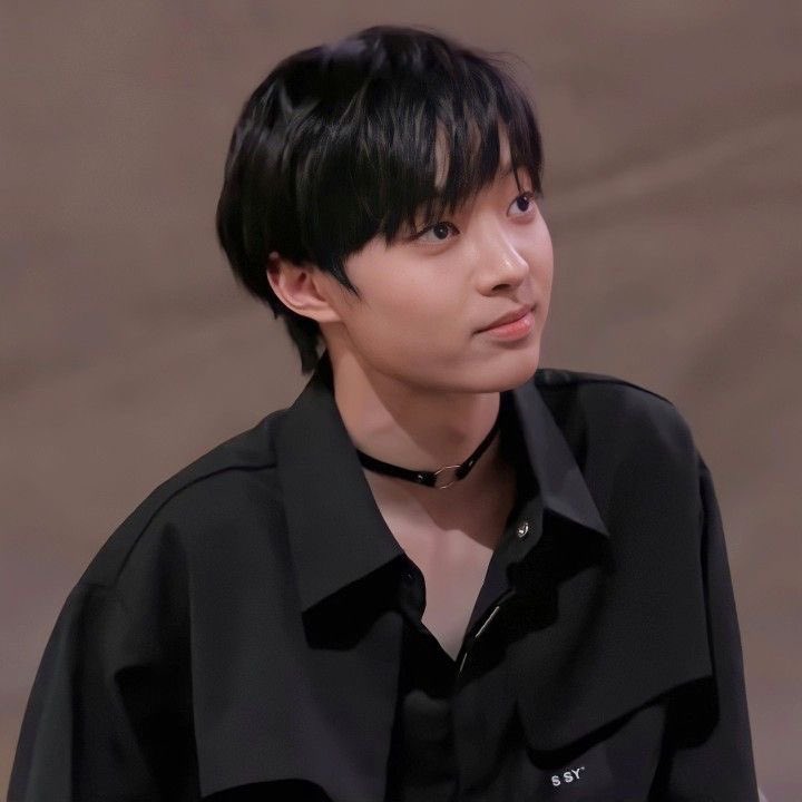 someone let him know that he debuted as the leader in a japanese group with the 8 most amazing people ever and now his group is making their debut in his home country