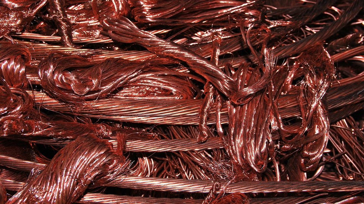 minenergybiz's tweet photo. Copper Supply: Chile’s state-owned copper giant Codelco, the world's largest copper miner (beside BHP), is warning that national production could stagnate at about 5.5 million tons per year as the industry faces mounting challenges ⚠️⛏️