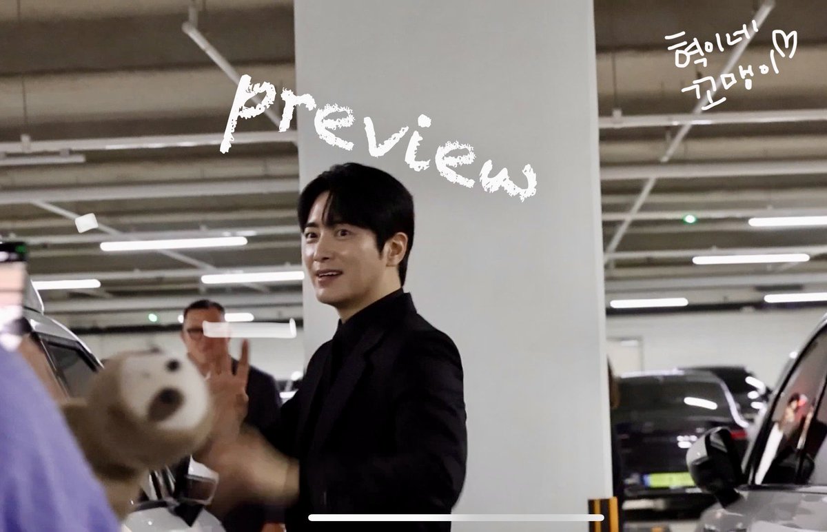 [2025.09.03]
.
제52회 한국방송대상 최우수 연기자상
#이준혁 축하합니다💐
.
🎥Preview🎥
퇴근길에 만난 배우님,

수상 소감할 때 한지민 배우님께
감사인사를 못하셨다고 죄송해 하셨습니다🥲
.
#Leejunhyuk