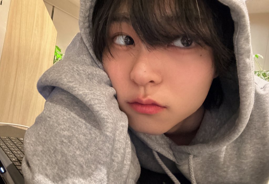 早くパーカーが着れる季節来てくれ