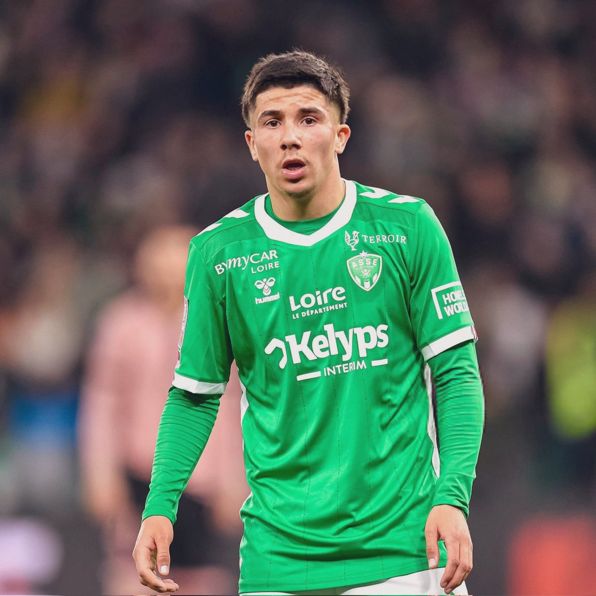 🚨 Trabzonspor, 23 yaşındaki orta saha oyuncusu Benjamin Bouchouari için oyuncunun kulübü Saint-Étienne ile anlaşmaya vardı. Oyuncu sağlık kontrolü için Türkiye'ye gelip, kendisini bordo mavili renklere bağlayan imzayı atması bekleniyor.