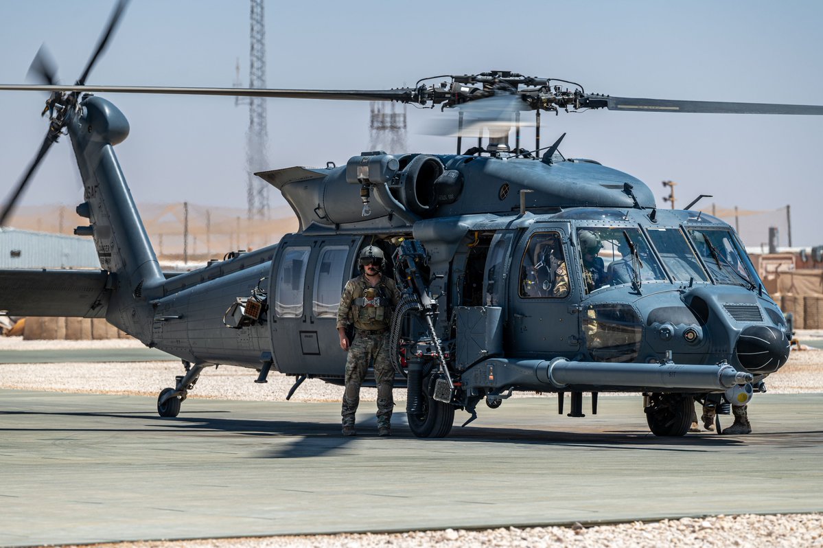 Roberto_yeager's tweet image. Fuah! Un #Sikorsky HH-60W Jolly Green II, en un lugar &quot;no desvelado&quot; del #CENTCOM durante el ejercicio Blue Phoenix (#USAF photo by Senior Airman Grace Turpin) (this photo has been altered for security  purposes by blurring out tail numbers)