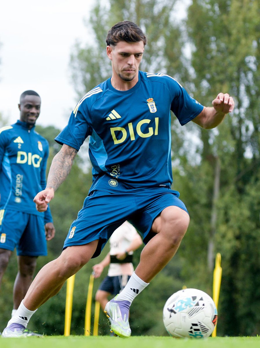 👋🏻 Hola Javi 

#RealOviedo 🔵⚪️