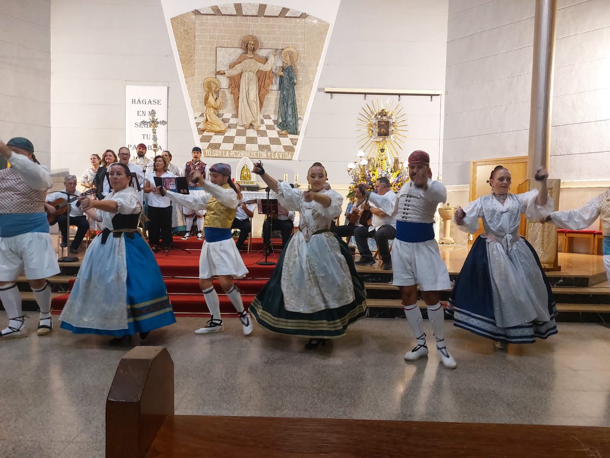 La nostra Rondalla Trenca Cordes, junts als companys del Grup de danses L'Empalme, en la Parroquia Santa Marta, Puçol. 
#campanyaintercamvimusicals
<a href="/fedfolklorecv/">Federació Folklore</a> 
<a href="/Culturadival/">Cultura - Diputació de València</a> 
<a href="/espucol/">És Puçol</a>