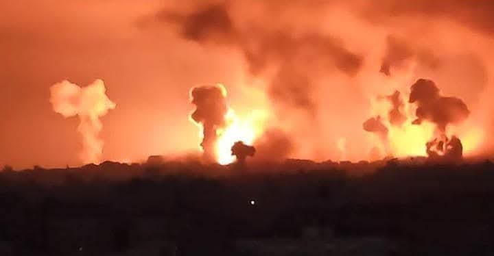 "غزة لم تعرف النوم هذه الليلة"
الانفجارات تسهر معها حتى الفجر كل أم تحصي أنفاس أطفالها، وكل جدار يرتجف تحت وابل النار.. ليل غزة ليس ليلًا، بل معركة للبقاء."