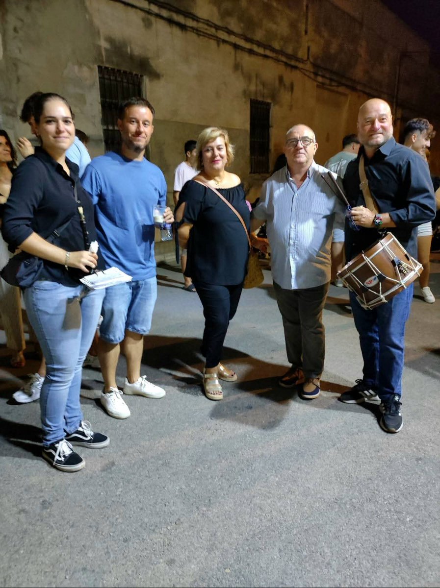 Nit d'albaes a Manuel, bona cantà i millor gent.
Dolçaina, Marta Mercader Sanchis 
Tabal, Manuel Mercader Garcia 
Versador, Salvador Lopez Mafe 
Catador,  Xavier Benedito Casanoves 
Cantadora, Isabel Cifres-Artur Puchalt CifresPuchalt 
#albaes #tabalidolçaina #tradicions