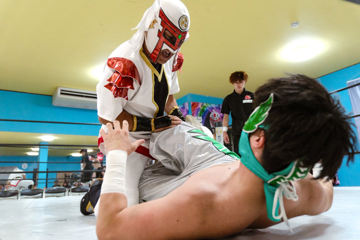 toratigerjiro's tweet photo. 25.8.24 プロレスリングFTO
道場マッチ“虎の穴”

神功選手
レイ・オシート選手
①

#プロレスリングFTO #REALLUCHALIBRE #レアルルチャリブレ #レアル・ルチャ・リブレ https://t.co/F07mwm0Twy