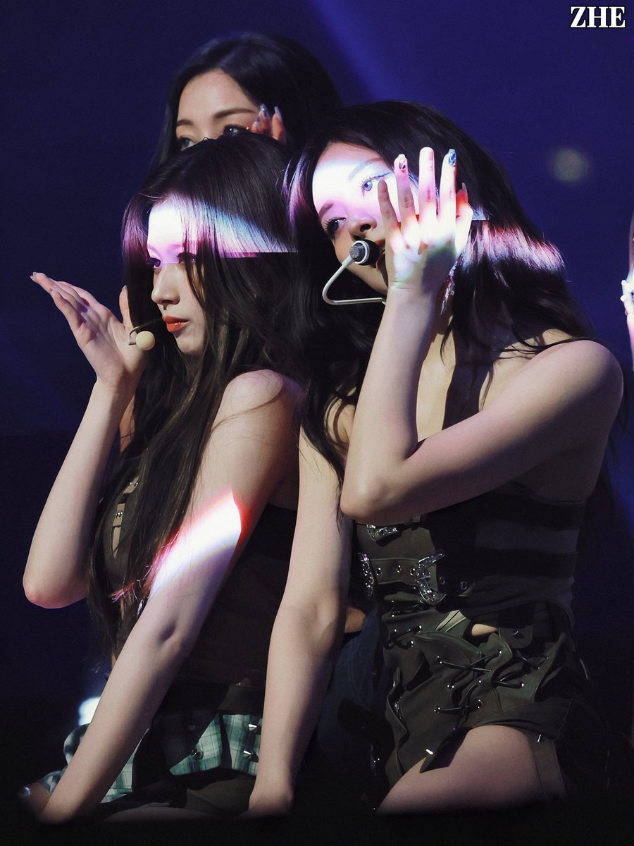 250719
#TWICE #트와이스 
#SANA #사나 #サナ 
#쯔위 #TZUYU #子瑜