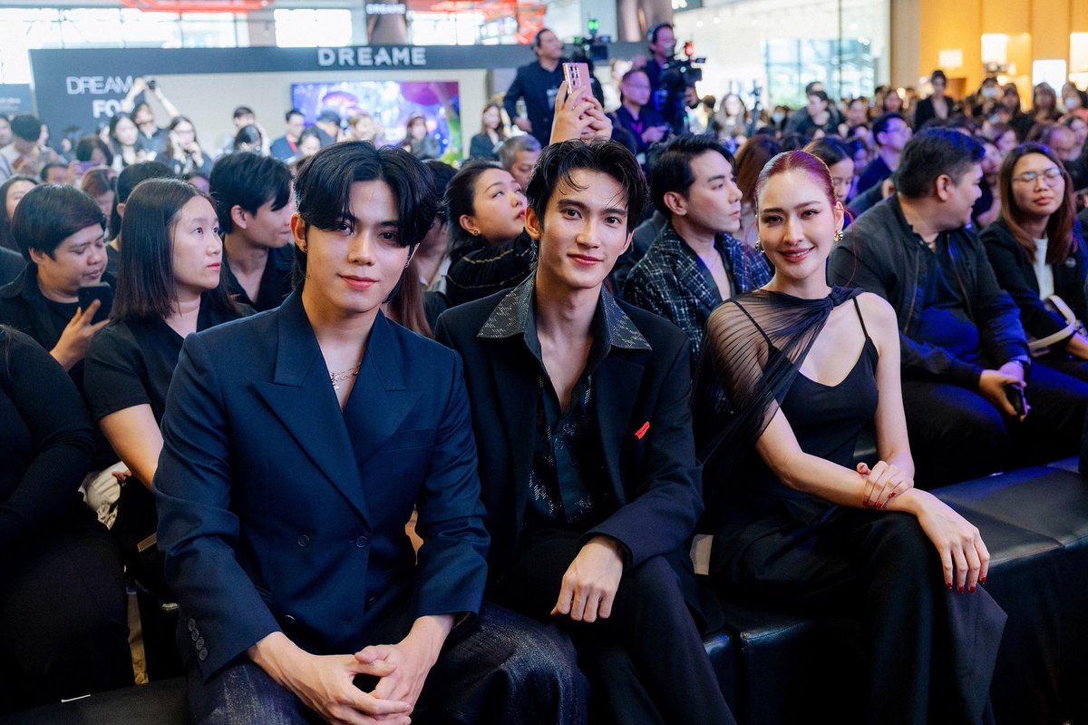 “วิน เมธวิน” นำทีมคนดังสะเทือน SPHERE GALLERY ในงาน “DREAME HOME: DREAM FOR ALL” พร้อมคู่จิ้นสุดฮอต “โอม-เฟริสท์” เสิร์ฟโมเมนต์หวานเจี๊ยบ ฟินล้นฮอลล์

อ่านต่อ : facebook.com/share/p/1YaYYj…

#winmetawin 
#First_Chalongrat #Ohmsarit
#DREAMExWinmetawin
#DREAMExOHMFIRST