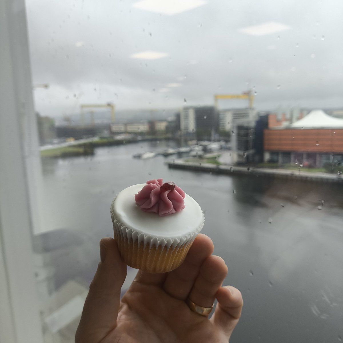 Robert Ainley tweet media