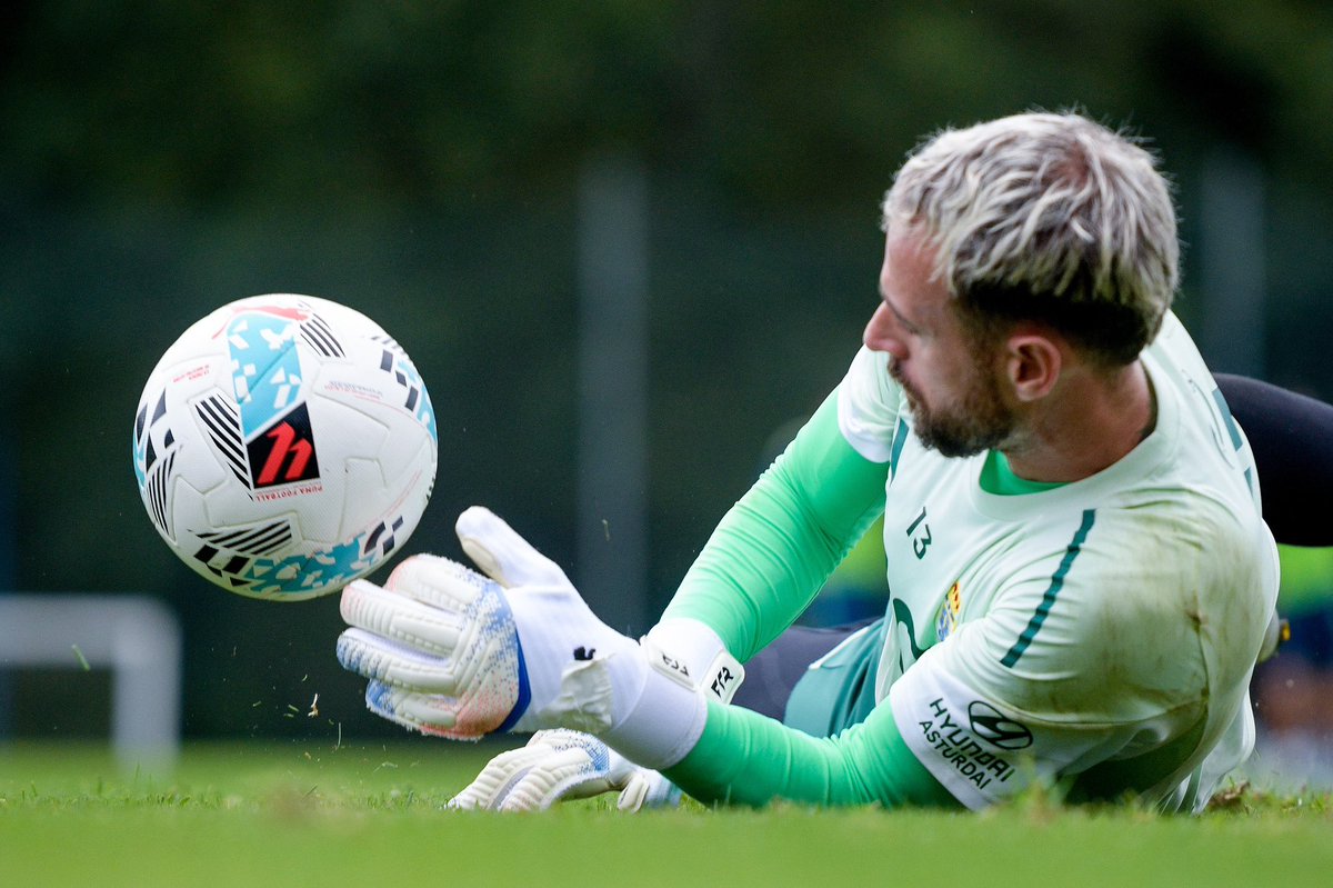 ⚽️🧤✨

#RealOviedo 🔵⚪️