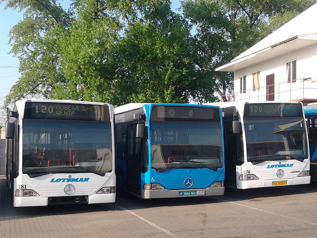 Antiguos autobuses de EMT Madrid en Ucrania, algunos ya dados de baja