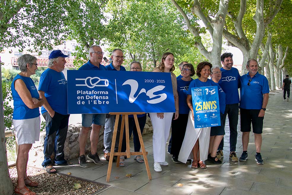 💧📣 La <a href="/PDE/">Defensa de l'Ebre</a> celebra el seu 25è aniversari amb un acte a Tortosa i un logotip commemoratiu. #25anysPDE

La plataforma vol rememorar la importància històrica de l'aturada del Pla Hidrològic Nacional i connectar-la amb els reptes actuals i futurs del Delta de l'Ebre.

🧵 Obrim fil!