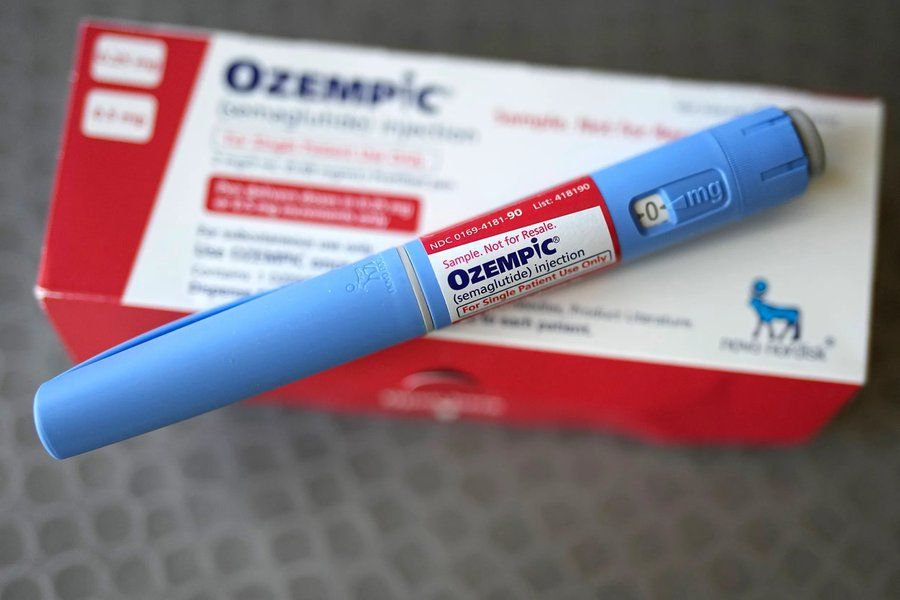 Las GRANDES FARMACEUTICAS te vuelven a ENGAÑAR con Ozempic…

Está en TODAS partes. La mitad de Hollywood y tus celebridades favoritas lo USAN.

Si bien los datos muestran que puede provocar pérdida de peso...

TOOD el MUNDO pasa por alto esta ATERR4DOR4 VERDAD cuando intentan