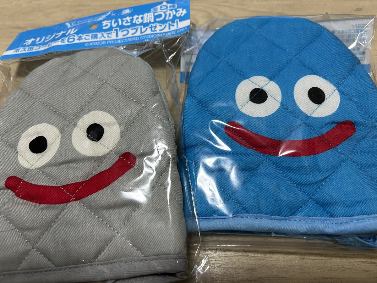 可愛くてついᐡ⊃ ̫⊂ᐡ
缶は6缶ぱっくの2つ買ったんだけど色んな柄が入ってると思って唯一飲めるカフェオレにしたら竜王とゾーマしか入ってなかった(         ´･∀･`         )