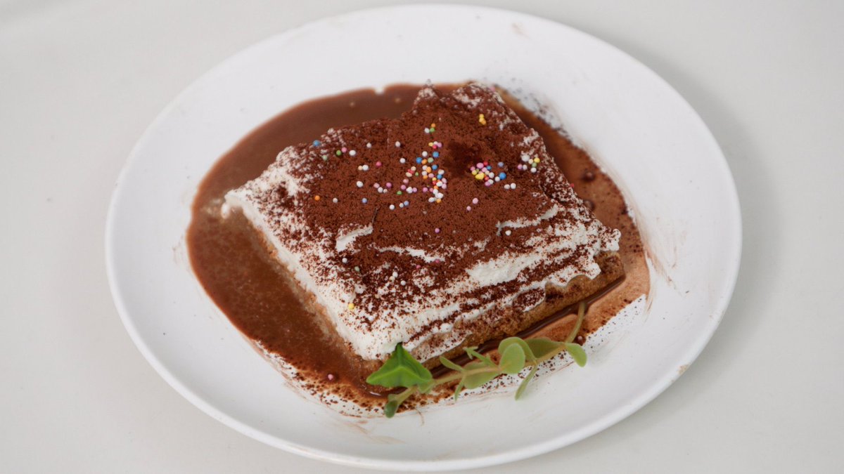 L0VELYBEOMIE's tweet image. so this is taehyun’s tiramisu! he decorated it so well it’s so pretty 😭🩷