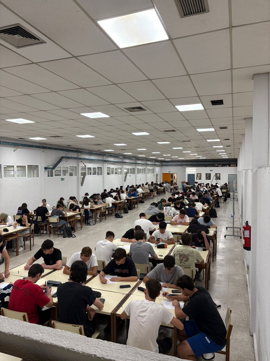 Hoy han dado comienzo nuestras Jornadas de Bienvenida con los Talleres de Matemáticas!! 👩🏻‍🎓🧑🏽‍🎓

#etsisi #somosupm #nosoloingenieria #curso2526 #jornadasdebienvenida