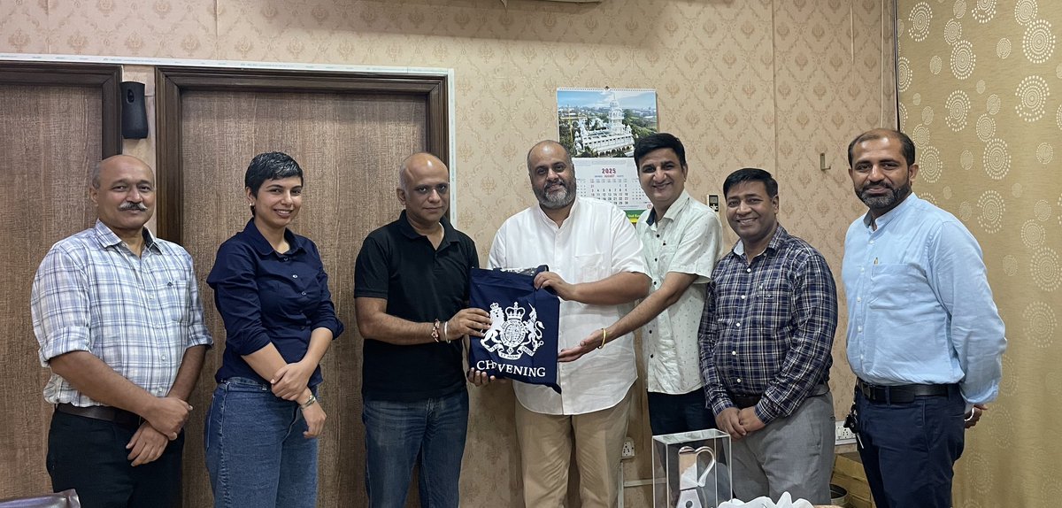 UKinChandigarh's tweet image. DHM Amandeep Grewal met the Governing Council of Chandigarh Press Club led by senior journalists @duggal_saurabh &amp;amp; @RajeshDhall.

Discussions covered the UK-India FTA, #Chevening programme &amp;amp; our ‘#VisaFraudTonBacho’ campaign.

Looking forward to more such insightful interactions!