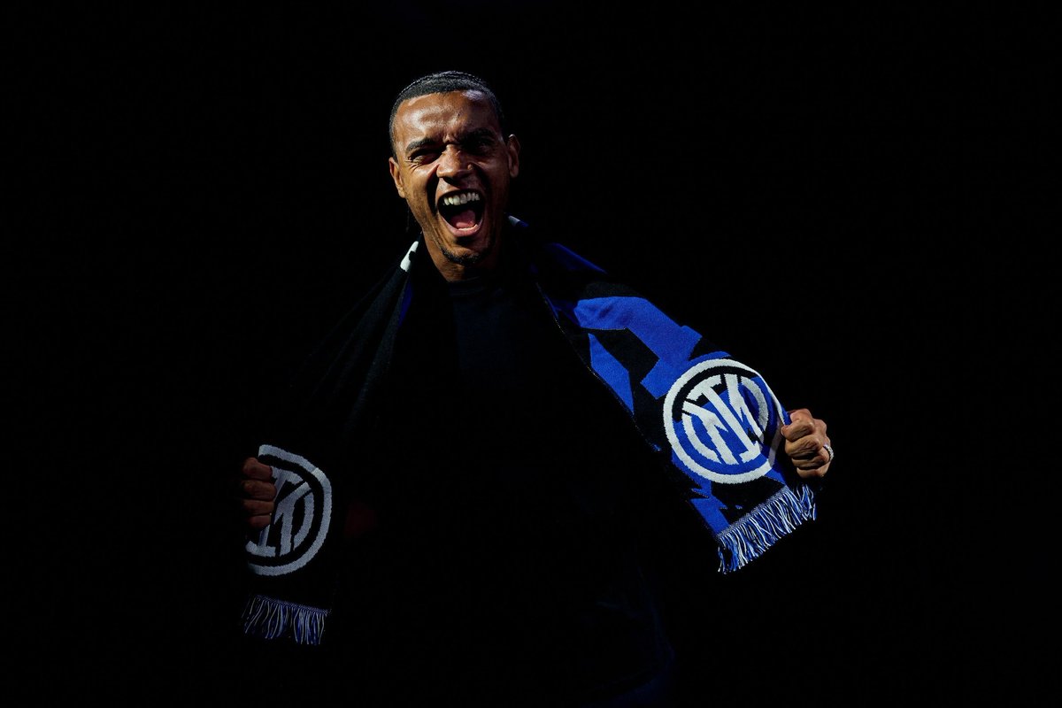 RiccardoDanna1's tweet image. #Akanij: "La prima maglia da calcio è stata quella di #Vieri dell'#Inter. Avevano già provato a prendermi tre anni fa. Anche il fidanzato di mia sorella è un grandissimo tifoso dell'Inter, ecco perché ho già un legame con il club". 🇨🇭⚫️🔵