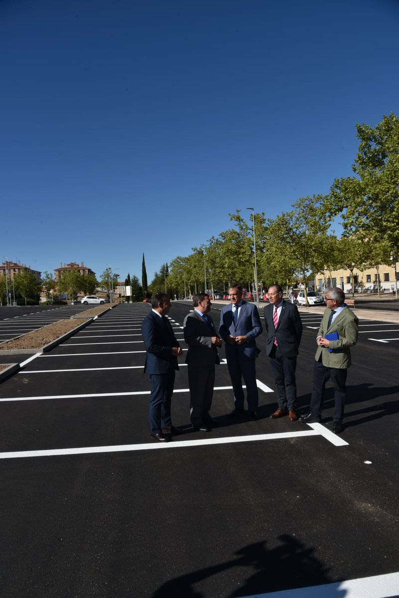 luismiggago's tweet photo. La @jcyl apoya a todos los ayuntamientos de #CastillayLeón. En 2025 destinamos +16M€ a los municipios de más de 20.000 habitantes para modernizar los servicios que prestan a sus vecinos. Hoy lo comprobamos en #Salamanca con un nuevo aparcamiento cofinanciado con @aytoSalamanca . https://t.co/DqhIZCvYH2
