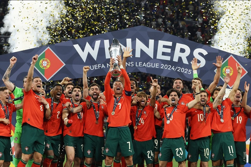 Tom Kundert (@portugoal1) on Twitter photo From Saudade to Glory: the emotional DNA of Portuguese football
Incredible piece of writing by <a href="/keepIT_tactical/">Tobi Peter</a> => portugoal.net/selecao/5026-f… From Saudade to Glory: the emotional DNA of Portuguese football
Incredible piece of writing by <a href="/keepIT_tactical/">Tobi Peter</a> => portugoal.net/selecao/5026-f…