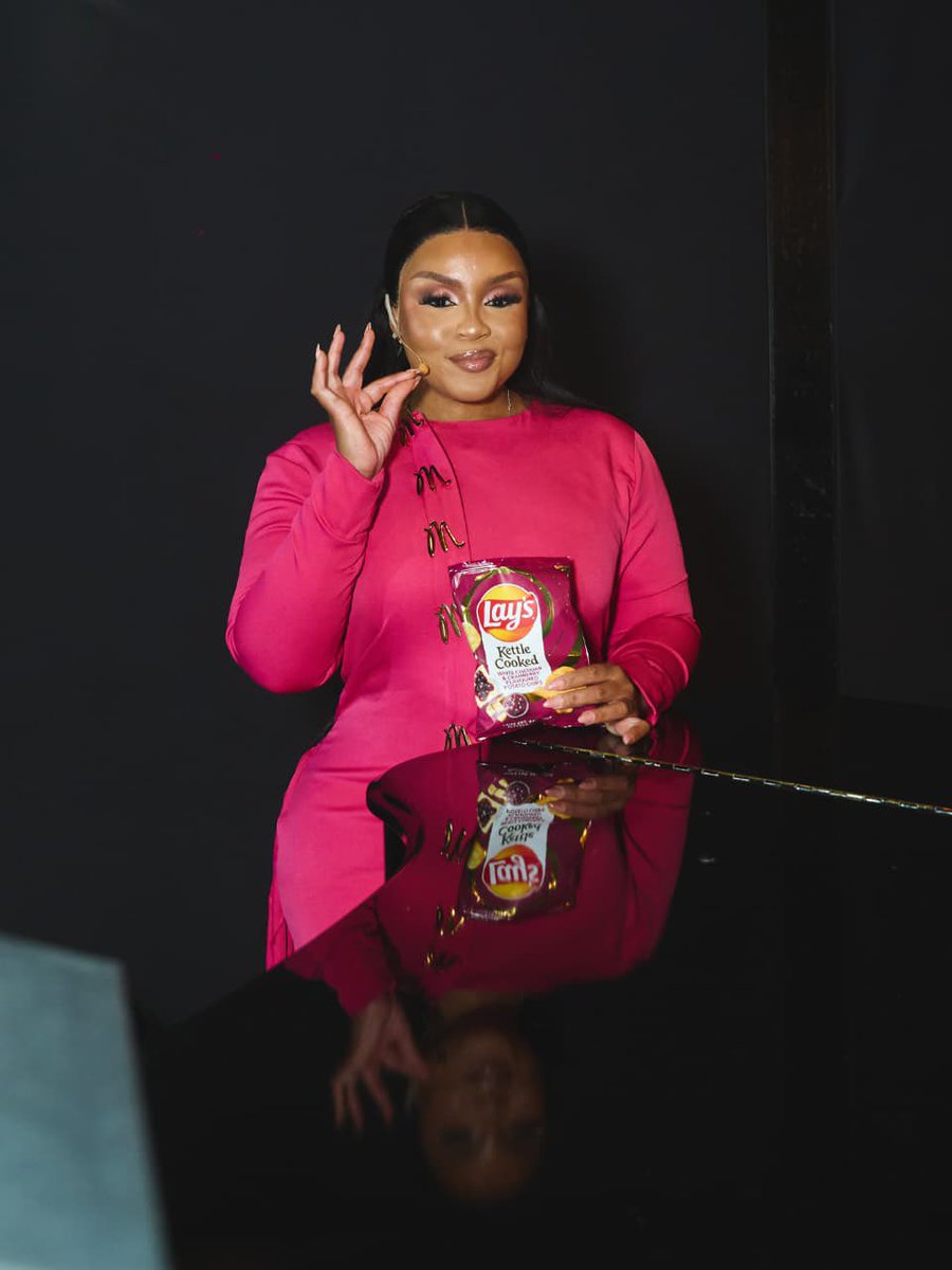 Sambrella (@smaangele) on Twitter photo Nothing like a brand that knows how to properly launch a new product. <a href="/LaysSouthAfrica/">Lay's South Africa</a> , can’t wait to taste the bold, new flavours 🫦👅!
#BestKeptCrisp
#LaysKettleCooked Nothing like a brand that knows how to properly launch a new product. <a href="/LaysSouthAfrica/">Lay's South Africa</a> , can’t wait to taste the bold, new flavours 🫦👅!
#BestKeptCrisp
#LaysKettleCooked