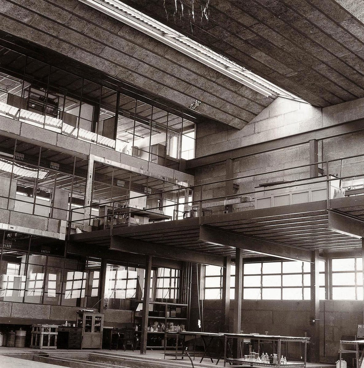 CSICCENIM's tweet photo. 🎇 @CSIC digitaliza 4 revistas de los Institutos previos al #CENIM: Soldadura (1946-1963), Hierro y del Acero (1947-1963) y Metales no Férreos (1957-1963), que dependieron del Patronato Juan de la Cierva
🏗️ Fuentes primarias, +200 fascículos
📂 #Simurg https://t.co/v5gUHCGMem https://t.co/03XHKOiM3K