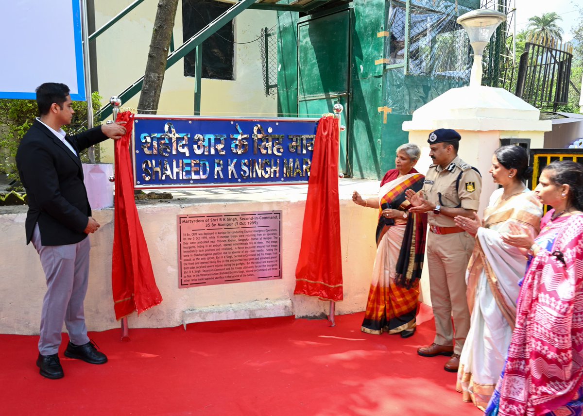 crpfindia's tweet image. Honouring a Braveheart !

During his visit to @ISA_MountAbu, Rajasthan, Shri @gpsinghips, DG #CRPF, dedicated a road on the campus in the honour of Veer Balidani Shri R. K. Singh, Second-in-Command and former #ISA Faculty Officer, who laid down his life countering an ambush…