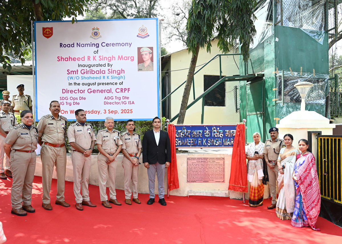 crpfindia's tweet image. Honouring a Braveheart !

During his visit to @ISA_MountAbu, Rajasthan, Shri @gpsinghips, DG #CRPF, dedicated a road on the campus in the honour of Veer Balidani Shri R. K. Singh, Second-in-Command and former #ISA Faculty Officer, who laid down his life countering an ambush…