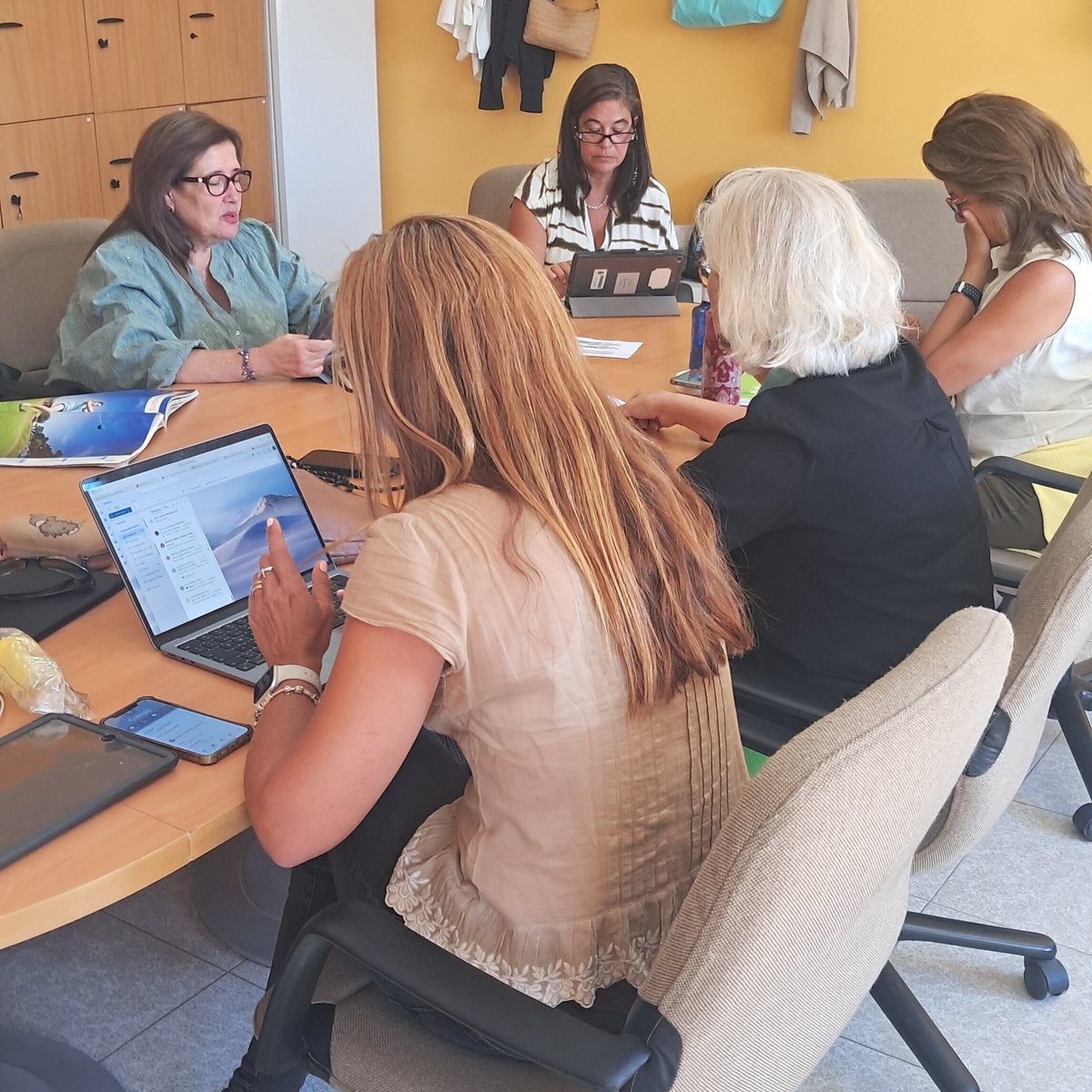 Juntos soñamos, planificamos y preparamos el curso. El trabajo en equipo siempre es nuestra base.
#Incondicional #ConsolaciónEduca