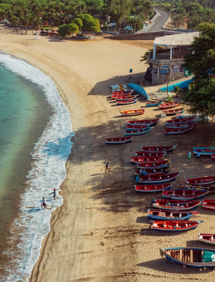 CityToursAfrica's tweet image. The Nigerian passport may not be the strongest 😅, but it doesn’t mean travel is impossible. You can still explore the world with it 🌍. From short trips with no visa stress to easy approvals online, here are 7 destinations you can actually pack your bags for (and how long you…