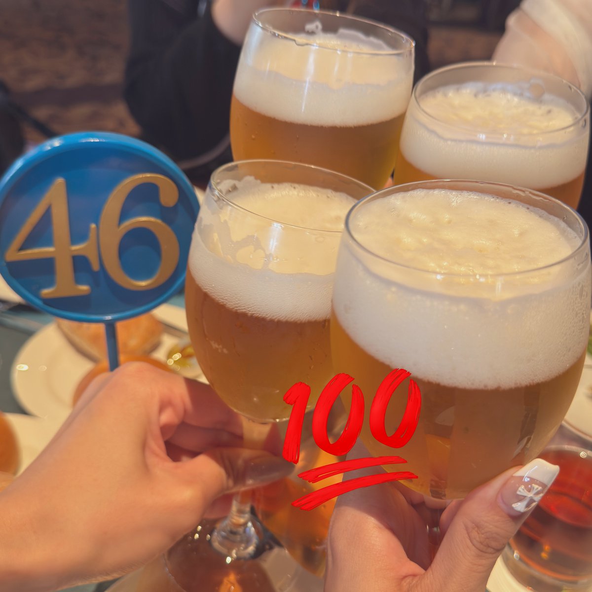 ebi_13_ebi's tweet photo. この前朝一サンレスで友達とビールキメた☆ https://t.co/HfybfT8RPZ