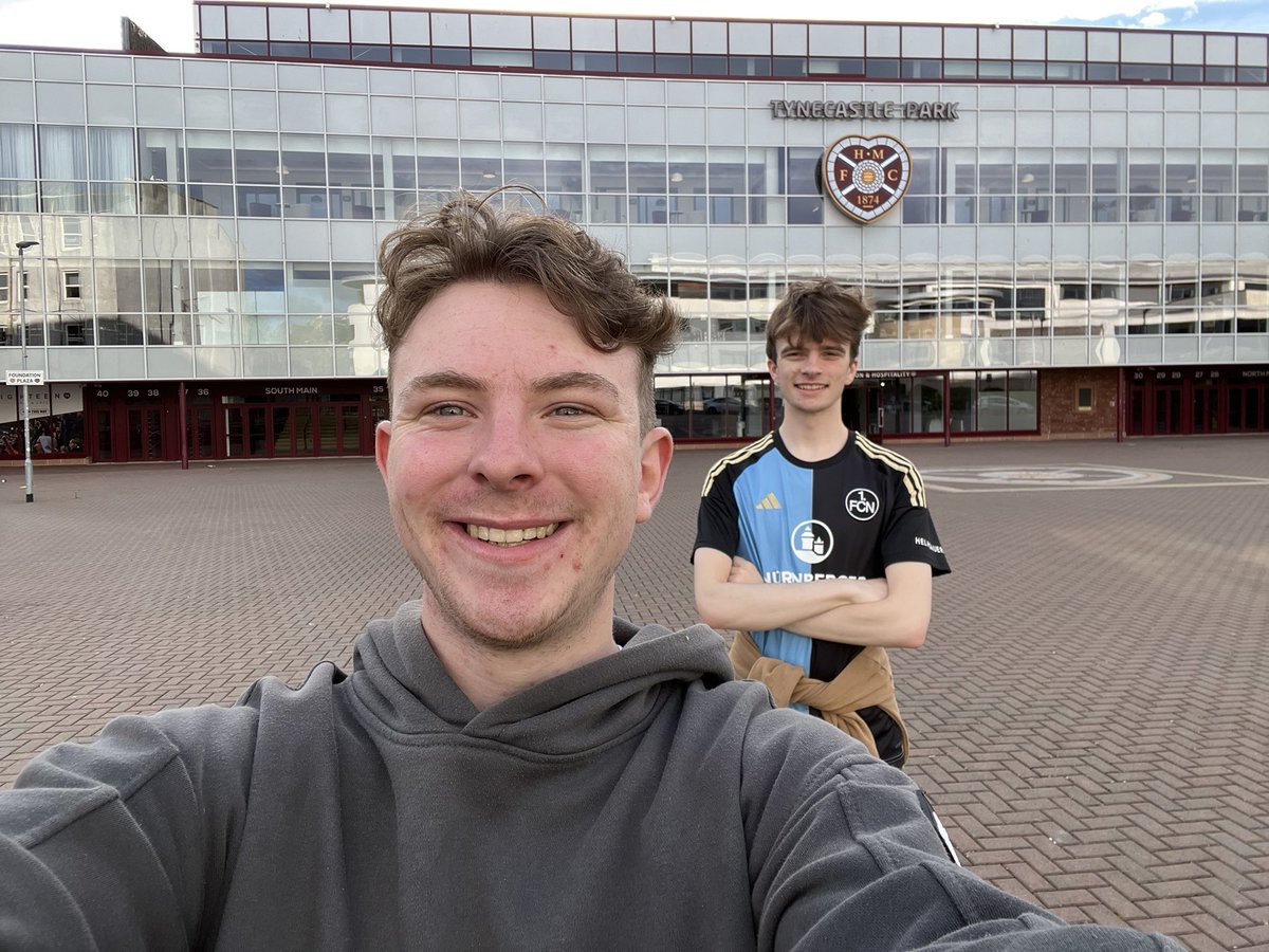 Andrew moves down to Exeter next week so we went for a wee walk on the capital. Look where we ended up!

📍all four SPFL grounds in Edinburgh!

See you in November, Andrew! 👀