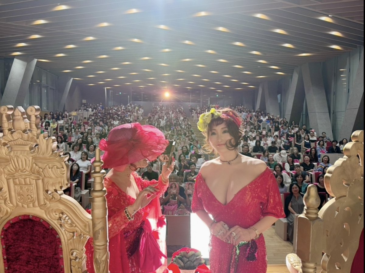 叶姉妹、女子大イベント初出演でファン殺到・数百人の“出待ち”も 神