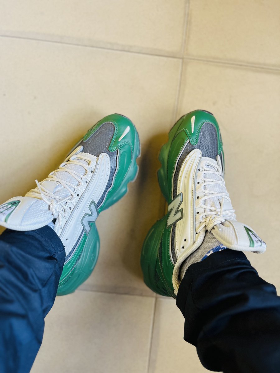 Tuone umevaa nini Mguuni.?😁