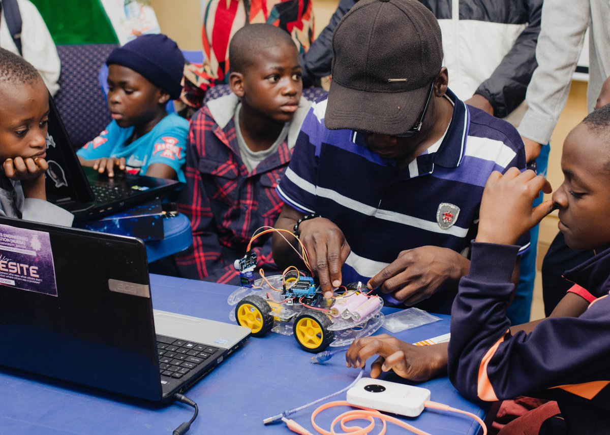 sunnahtechlab's tweet image. Week Five at Kids Coding: Robotics!
Kids are learning to design & program robotic cars and explore fun hands-on builds. Creativity + coding = endless possibilities!
#KidsCoding #Robotics #CodingForKid