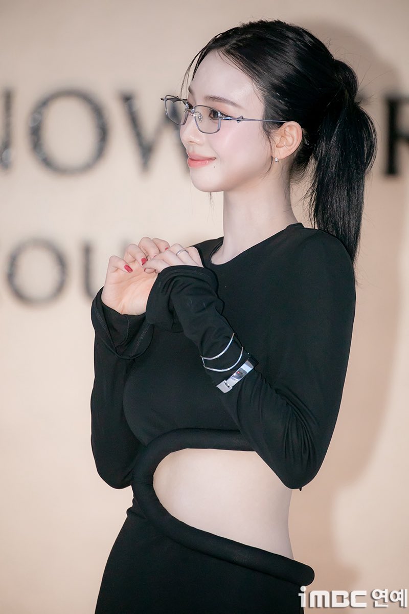 เมื่อคืนใส่ gentle monster 

ไม่แต่งหน้า ❌
สปอยตารางงาน ✅

KARINA AT HAUS NOWHERE SEOUL
#KARINAxHAUSNOWHERE