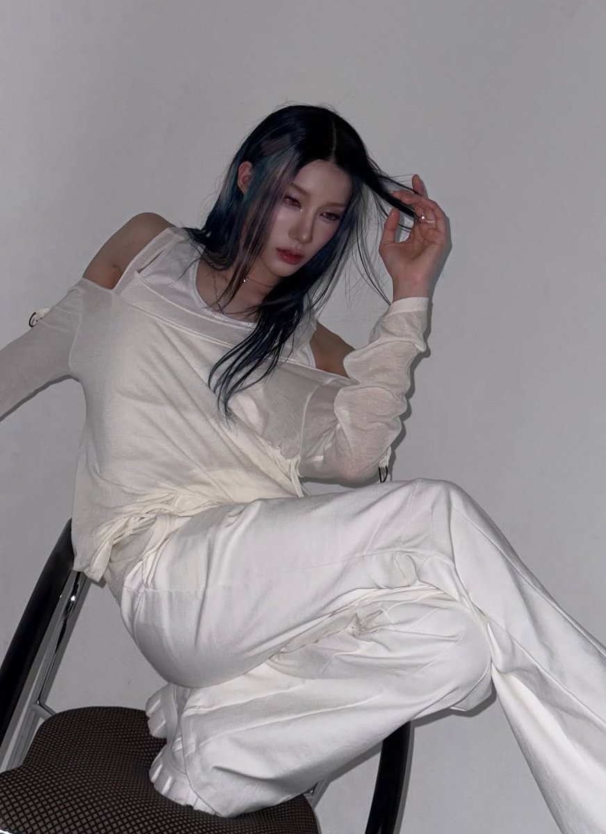 うちゅくしすぎて人間に見えない
鬼滅の上弦におるもんぜったい

#XLOV #엑스러브 #RUI #루이 #陳冠叡 #천관루이 #クァンルイ #ルイ