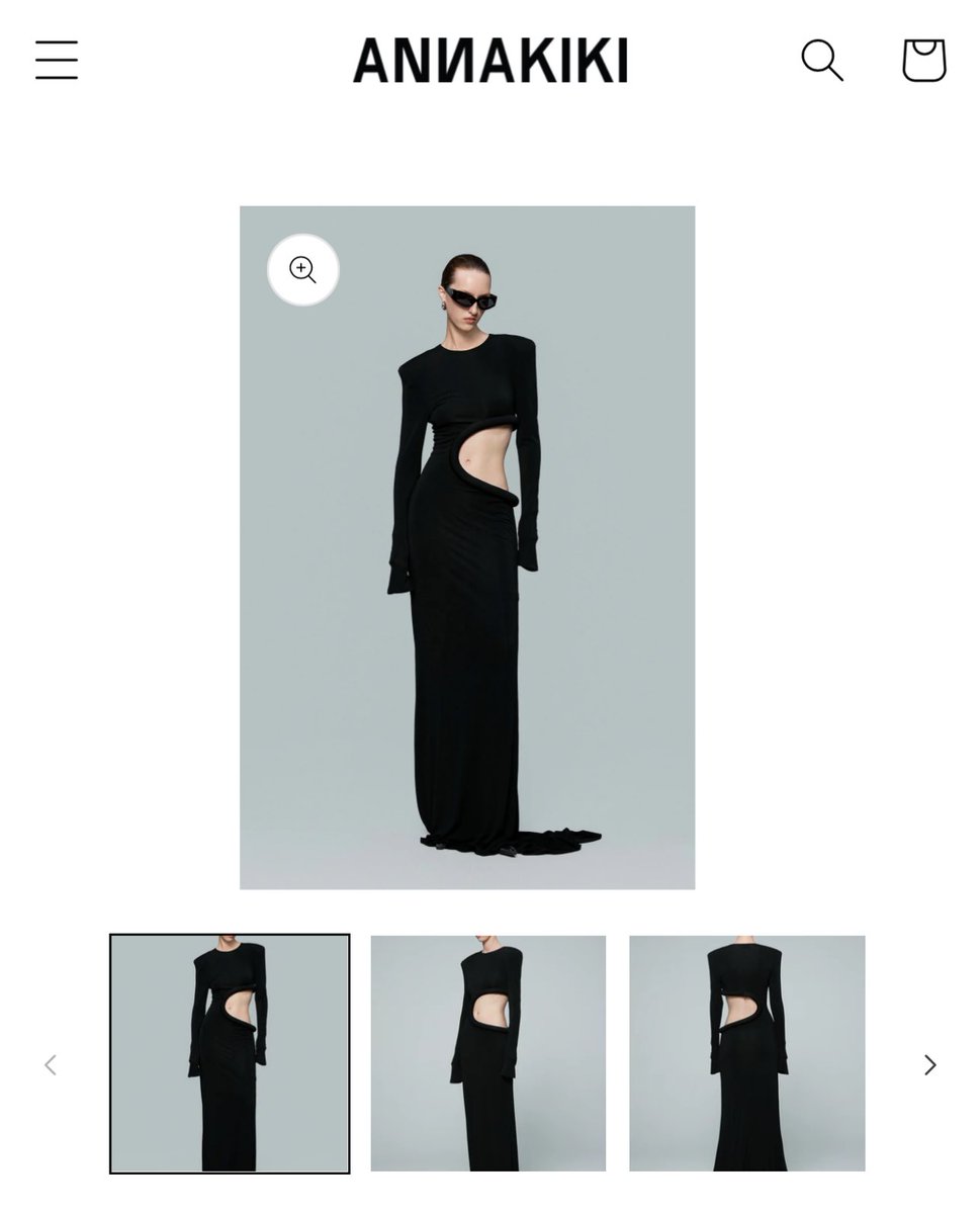 น่าจะชุดแบรนด์นี้ ชุดถูกต้องเว่อ

KARINA AT HAUS NOWHERE SEOUL
#KARINAxHAUSNOWHERE