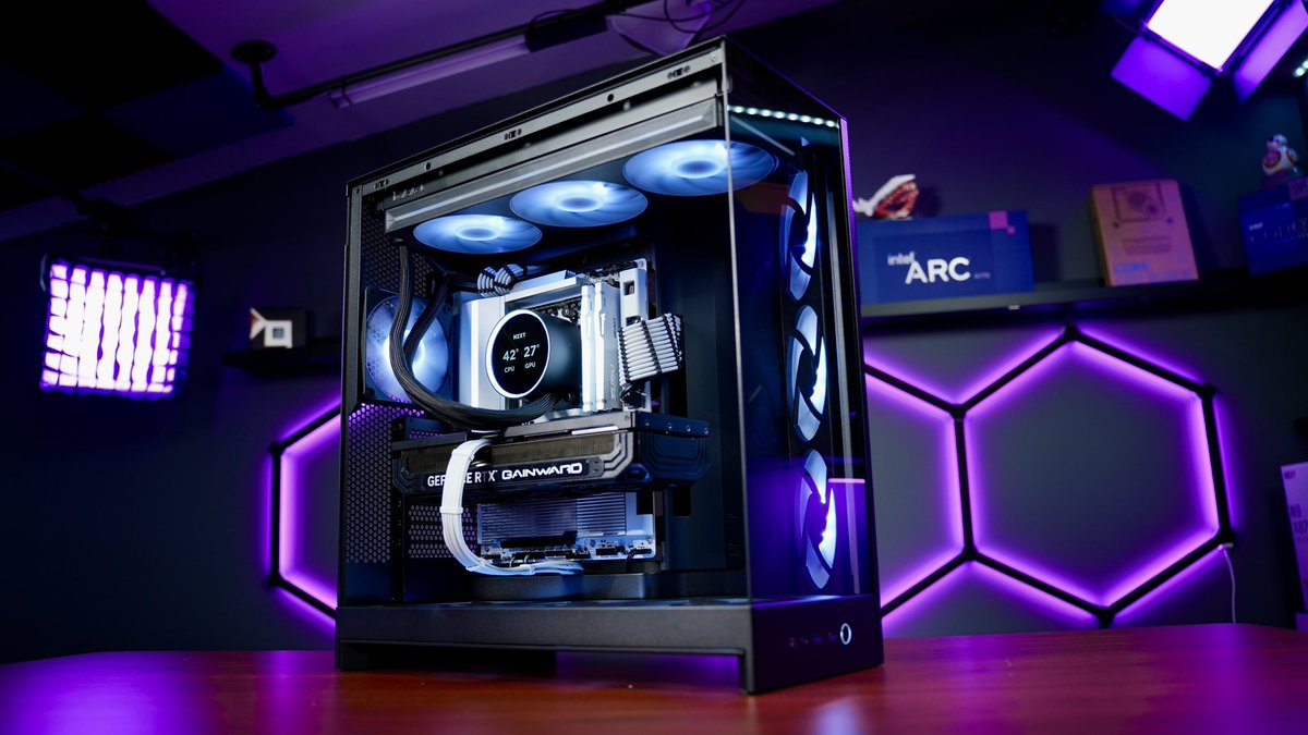 J’ai monté un Build full <a href="/NZXTFrance/">NZXT France 🇫🇷</a> 
Bon, ou pas, on va en parler prochainement sur la chaine  👀

<a href="/NZXT/">NZXT</a>