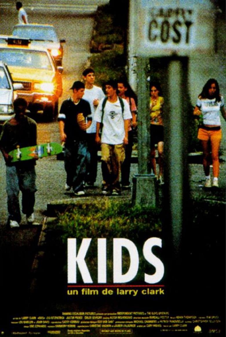 Se cumplen 30 años del estreno de Kids (1995) de Larry Clark, una película que curiosamente volví a ver hace apenas dos semanas y sin considerarme admirador de la misma resulta innegable su condición de obra fundamental dentro del cine norteamericano en la década de los 90
