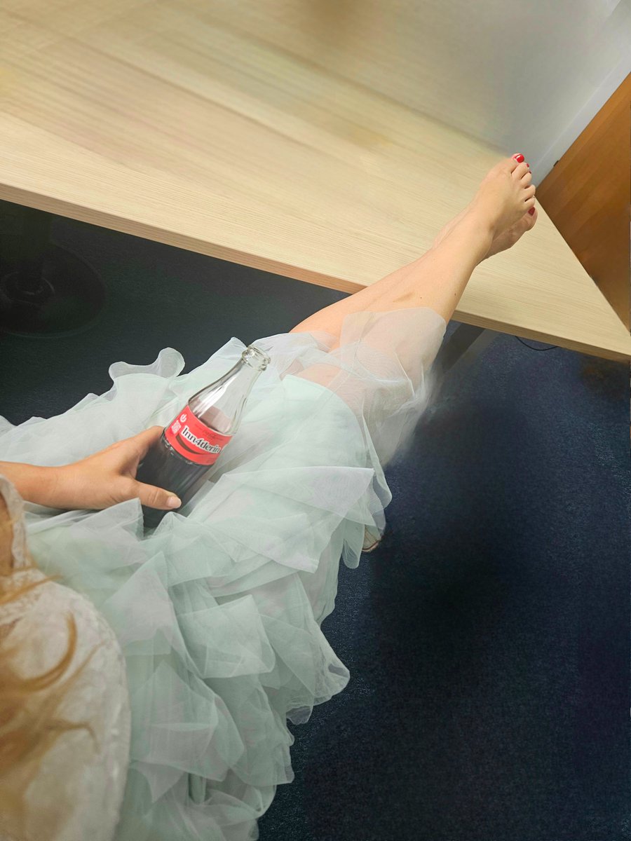 Ihr Lieben, wisst ihr was? Ich leg meine Beine hoch und fahr ein paar Tage ans Meer. Wir lesen uns dann dort!