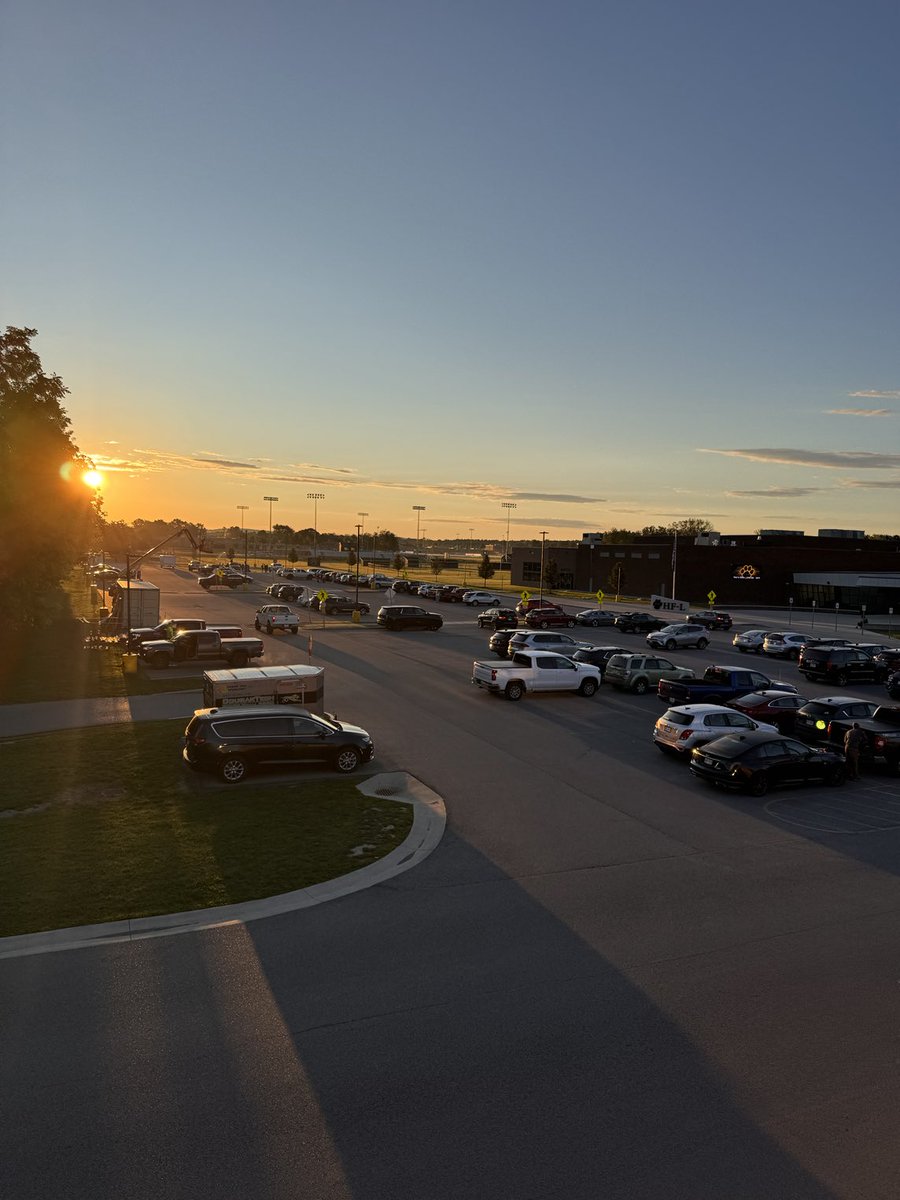 gene_mancuso's tweet image. Let’s get this school year started. #WEareHFL. ⁦@HFLHS⁩