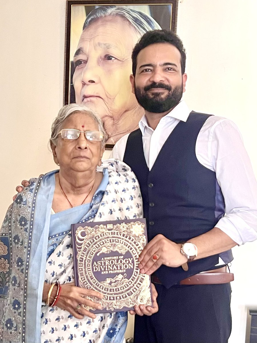 तेरा तुझको अर्पण! पहली अकादमिक पुस्तक में स्कॉलर के रूप में छपा तो उसे अपने पहले शिक्षक को आज भेंट किया। DK वालों ने अपनी स्पेशल वॉल्यूम में पूरी दुनियाँ के देशों के ज्योतिष का इतिहास प्रकाशित करने की सोची तो भारत के लिए उन्होंने मुझे ऑक्सफ़र्ड में आमंत्रण भेजा। समयाभाव से जूझते