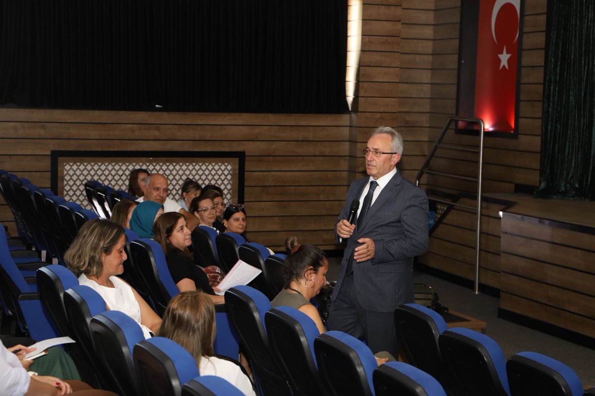 Bursa İl Millî Eğitim Müdürlüğü (@bursailmem16) on Twitter photo İl Millî Eğitim Müdürümüz Dr. Ahmet Alireisoğlu, Türkiye Yüzyılı Maarif Modeli kapsamında İngilizce öğretmenlerine yönelik düzenlenen hizmet içi eğitim seminerini ziyaret ederek öğretmenlerle görüşme gerçekleştirdi.
<a href="/tcmeb/">Millî Eğitim Bakanlığı</a> <a href="/Alireisoglu34/">Dr. Ahmet ALİREİSOĞLU</a> İl Millî Eğitim Müdürümüz Dr. Ahmet Alireisoğlu, Türkiye Yüzyılı Maarif Modeli kapsamında İngilizce öğretmenlerine yönelik düzenlenen hizmet içi eğitim seminerini ziyaret ederek öğretmenlerle görüşme gerçekleştirdi.
<a href="/tcmeb/">Millî Eğitim Bakanlığı</a> <a href="/Alireisoglu34/">Dr. Ahmet ALİREİSOĞLU</a>