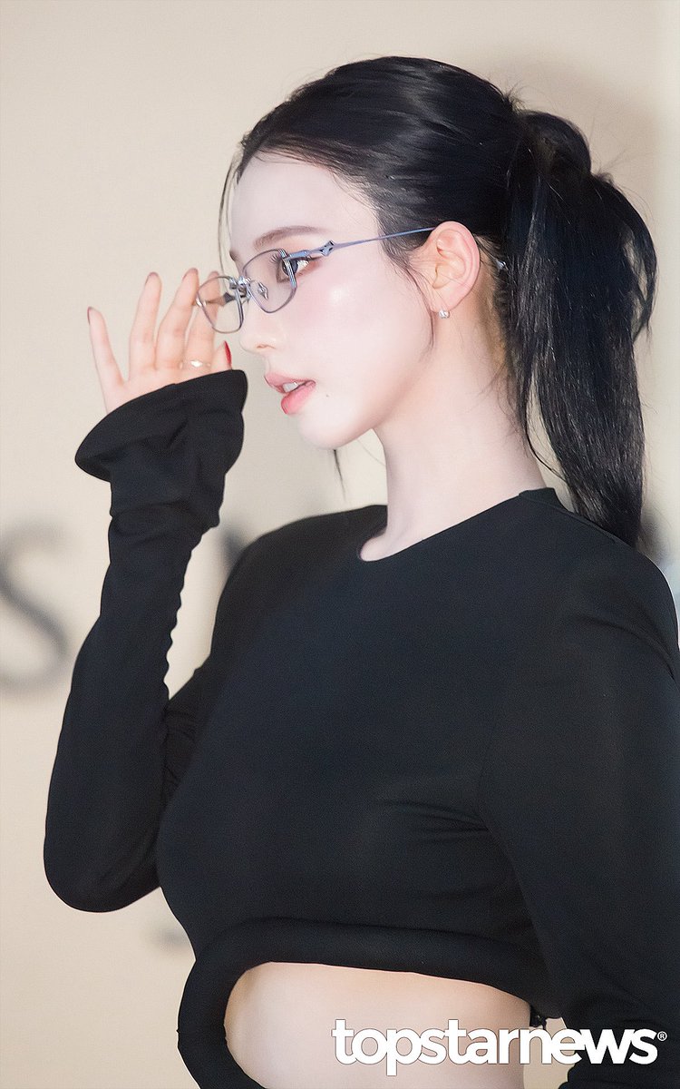 기자님들이 안경에손~!~!~!!!!넘 우렁차게외치셔서 우웃; 이랫는데 그샷들이 다레전드로나왓은