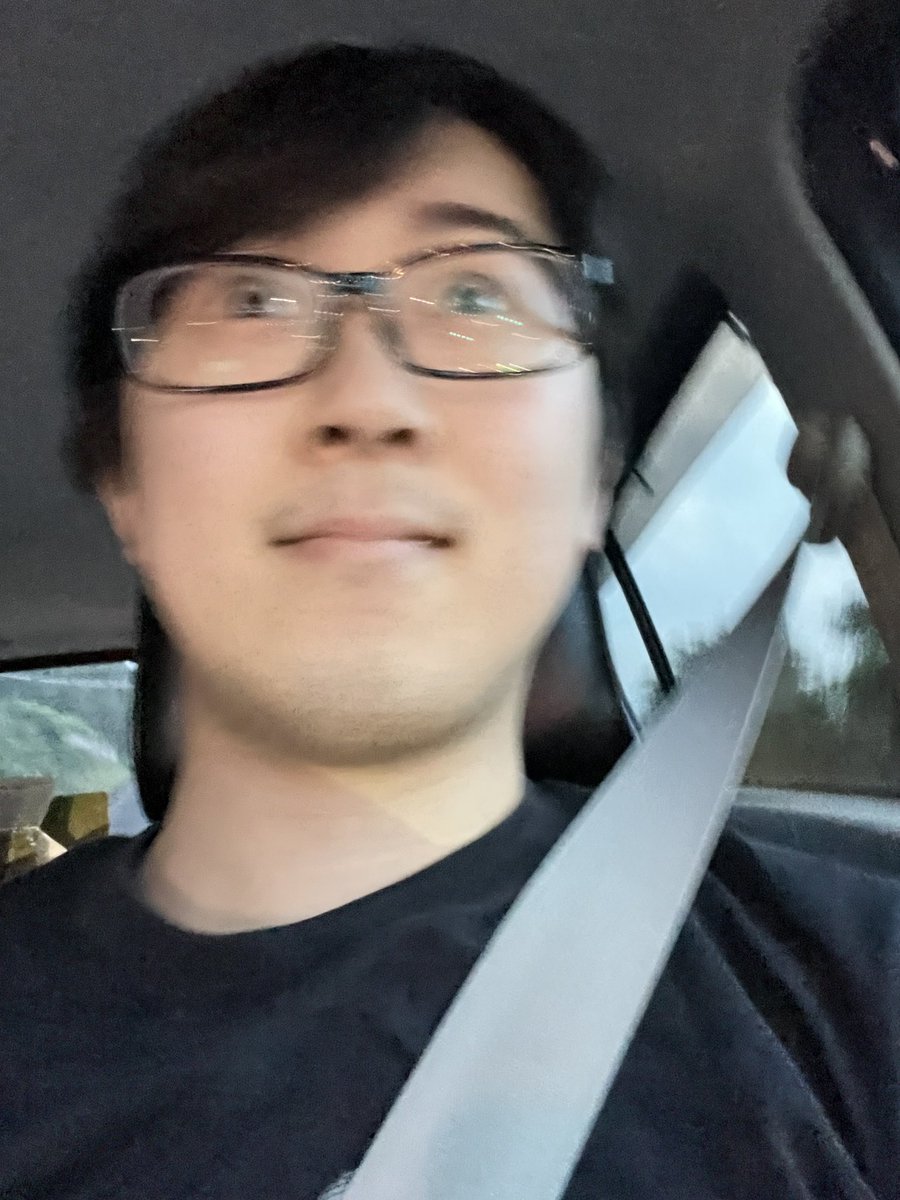 今月スタートしてオリパの引きがめちゃくちゃ弱くずっと車の中ではこの顔が続いています。。